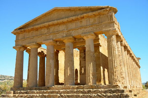 Discover the ancient masterpieces in the Temples Valley in Agrigento