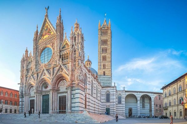Discover the ancient Cathedral of Siena during your trip in Tuscany